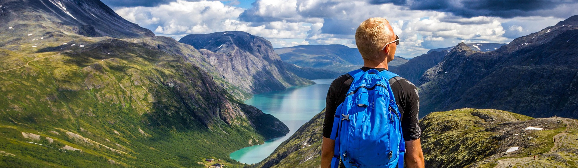 sorbyphoto-backpacker-772991_1920